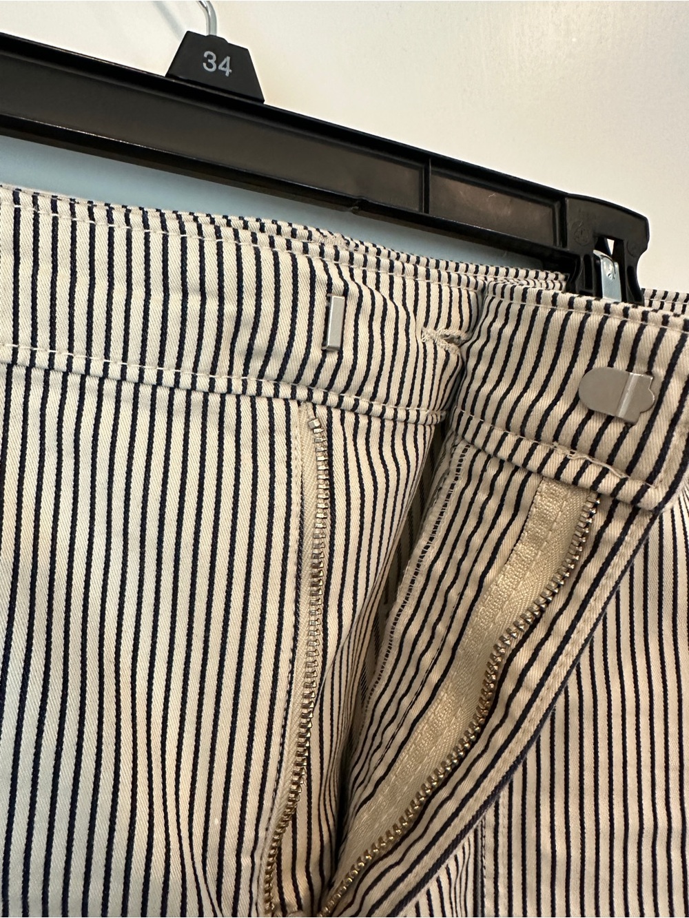 GAP Women’s Pinstripe barrel pants - Black & White - Picture 6 of 9